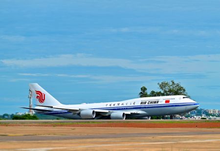 (miniature) L'avion du président chinois Xi Jinping se prépare à décoller de Brasilia