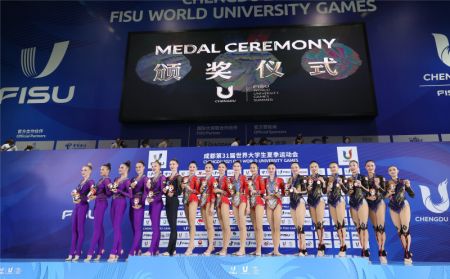 (miniature) L'équipe de Chine médaillée d'or (au centre)