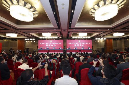 (miniature) Des journalistes lors d'une conf&eacute;rence de presse en marge du 20e Congr&egrave;s national du Parti communiste chinois (PCC)