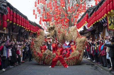 (miniature) Danse du dragon de paille dans le vieux bourg de Langzhong au Sichuan