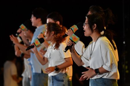 (miniature) Un groupe de musique lors du Festival de chant choral de l'île de Pingtan de Chine