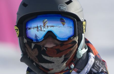 (miniature) Un skieur dans une station de ski du district autonome kazakh de Mori