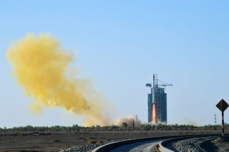 (miniature) Une fusée porteuse Longue Marche-4C transportant le satellite Shiyan-23 décolle du Centre de lancement de satellites de Jiuquan