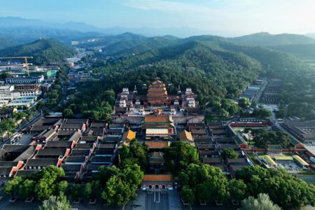 (miniature) Vue aérienne du temple Puning à Chengde