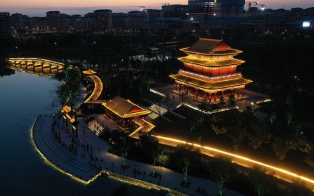(miniature) Vue aérienne nocturne du parc de Jinhu de la Nouvelle Zone de Xiong'an