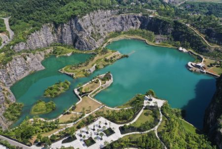 (miniature) Vue aérienne du parc minier du mont Tongluo dans le bourg de Shichuan à Yubei