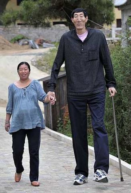 La femme de l'homme le plus grand du monde est enceinte — Chine ...