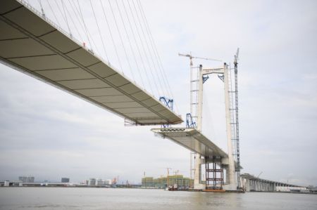 (miniature) Photo prise le 7 juin 2022 montrant le pont de Zhongshan en construction dans le cadre de la liaison Shenzhen-Zhongshan