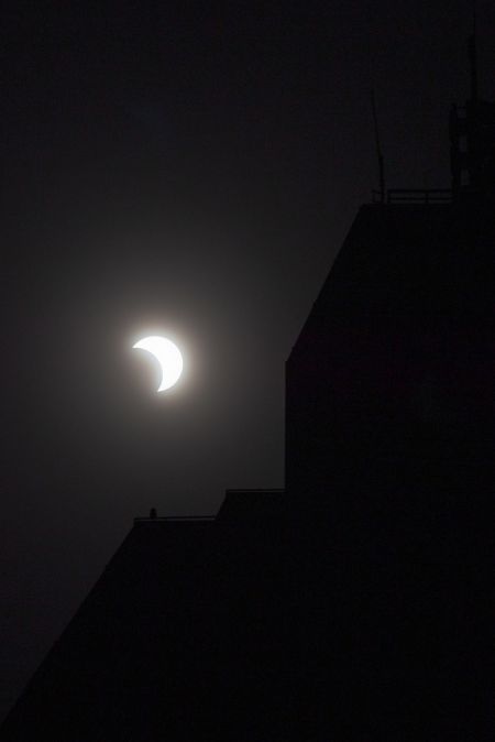 (miniature) Une &eacute;clipse solaire partielle est observ&eacute;e &agrave; Beijing