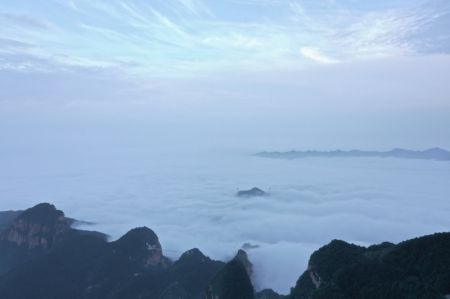 (miniature) Une mer de nuages dans le site touristique des monts Yunmeng