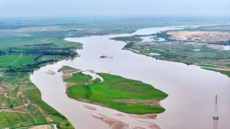 (miniature) Photo aérienne d'une section du fleuve Jaune