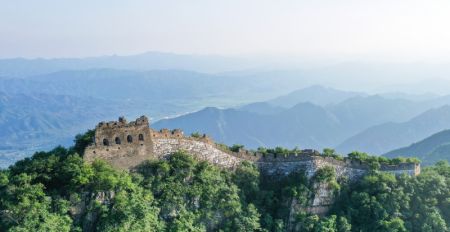 (miniature) Photo a&eacute;rienne prise le 10 juillet 2022 du paysage de la Grande Muraille &agrave; Mutianyu