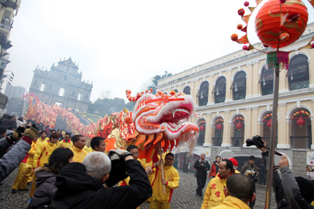 Macao : Photos du dfil du Dragon pour le Nouvel An Chinois