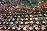 Banquet gant avec 808 tables dans une rue de Canton