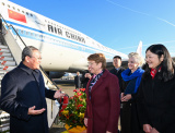 Photos : Le PM chinois arrive en Suisse pour le Forum de Davos et une visite officielle