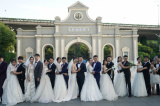 Photos : Des jeunes couples chinois se prparent  une crmonie de mariage collectif  Nankin