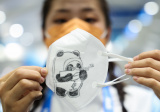 Photos : (BEIJING 2022) Des masques  l'effigie de Bing Dwen Dwen peints  la main par une volontaire pour les journalistes trangers