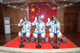 Photos : C�r�monie de d�part des astronautes chinois de la mission Shenzhou-12