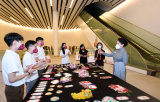 Photos : Visite de Peng Liyuan au Centre Xiqu dans le quartier culturel de West Kowloon  Hong Kong