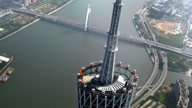 La "grande roue" la plus haute du monde  Canton