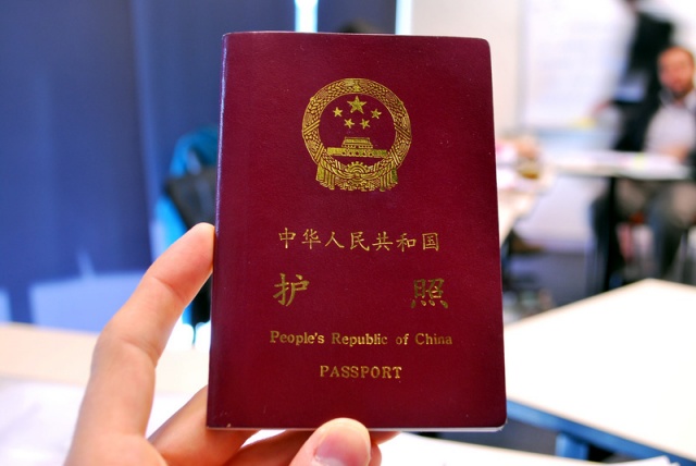 France : Deux tudiants chinois se font confisquer leur passeport