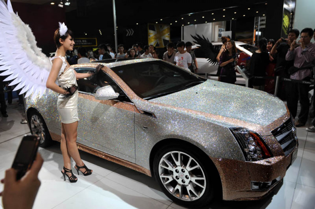 Une Cadillac CTS Coup recouverte de 350 000 cristaux Swarovski