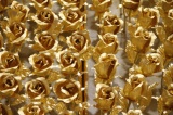 Un bouquet de roses en or  68 000 euros